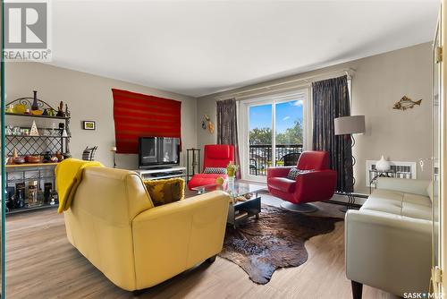 201 2727 Victoria Avenue, Regina, SK - Indoor Photo Showing Living Room