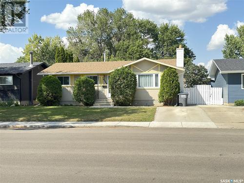 2114 37Th Street W, Saskatoon, SK - Outdoor With Facade