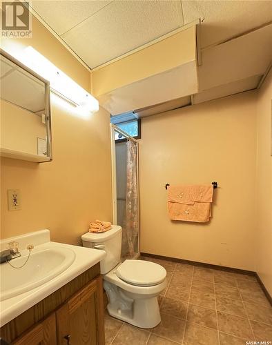 2114 37Th Street W, Saskatoon, SK - Indoor Photo Showing Bathroom