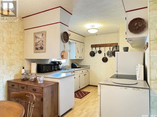 2114 37Th Street W, Saskatoon, SK - Indoor Photo Showing Kitchen