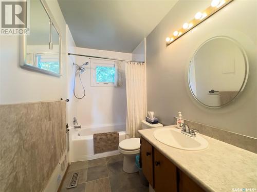 2114 37Th Street W, Saskatoon, SK - Indoor Photo Showing Bathroom