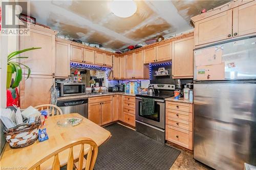 179 Kent Avenue, Kitchener, ON - Indoor Photo Showing Kitchen