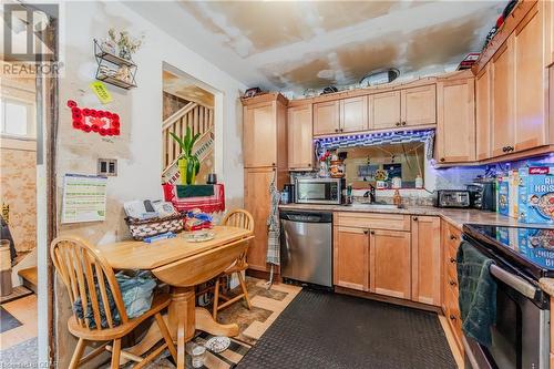 179 Kent Avenue, Kitchener, ON - Indoor Photo Showing Kitchen