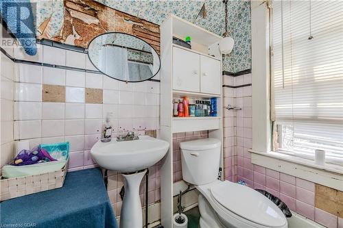 179 Kent Avenue, Kitchener, ON - Indoor Photo Showing Bathroom