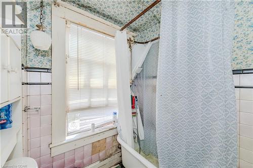 179 Kent Avenue, Kitchener, ON - Indoor Photo Showing Bathroom