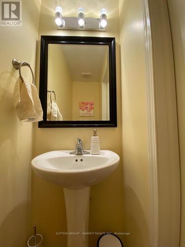 674 Thompson Road, Milton (Coates), ON - Indoor Photo Showing Bathroom