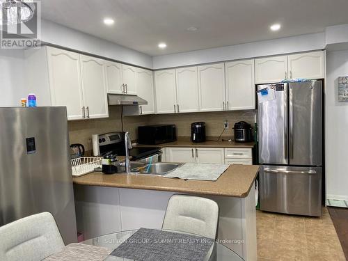 674 Thompson Road, Milton (Coates), ON - Indoor Photo Showing Kitchen With Double Sink