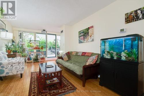 103 - 225 Davenport Road, Toronto (Annex), ON - Indoor Photo Showing Living Room