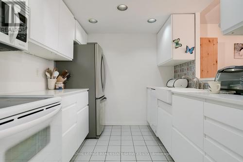 103 - 225 Davenport Road, Toronto (Annex), ON - Indoor Photo Showing Kitchen