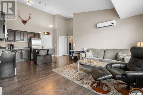 405 710 Hart Road, Saskatoon, SK - Indoor Photo Showing Living Room