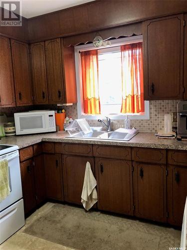 109 Parker Crescent, Canora, SK - Indoor Photo Showing Kitchen With Double Sink