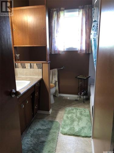 109 Parker Crescent, Canora, SK - Indoor Photo Showing Bathroom