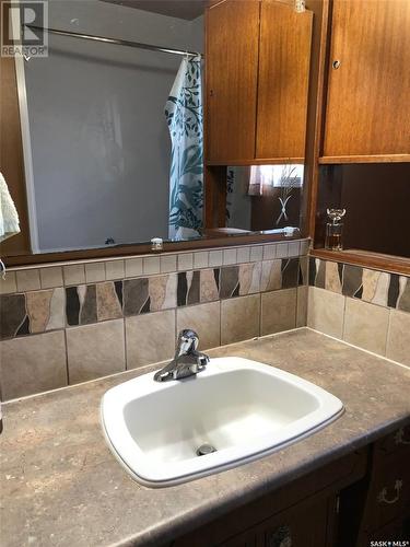 109 Parker Crescent, Canora, SK - Indoor Photo Showing Bathroom