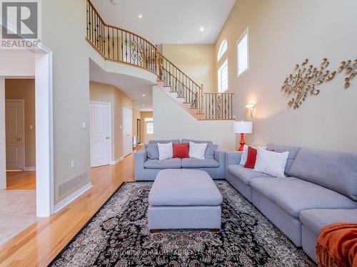 68 Canelli Heights Court, Vaughan (Patterson), ON - Indoor Photo Showing Living Room