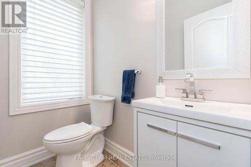 2 Reillys Run, Springwater (Minesing), ON - Indoor Photo Showing Bathroom