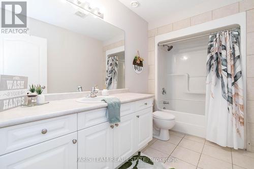 2 Reillys Run, Springwater (Minesing), ON - Indoor Photo Showing Bathroom