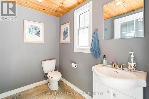 2 Reillys Run, Springwater (Minesing), ON - Indoor Photo Showing Bathroom