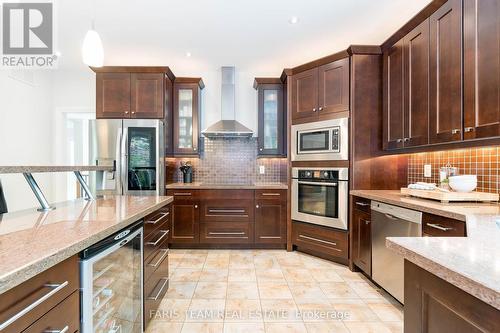 2 Reillys Run, Springwater (Minesing), ON - Indoor Photo Showing Kitchen With Upgraded Kitchen