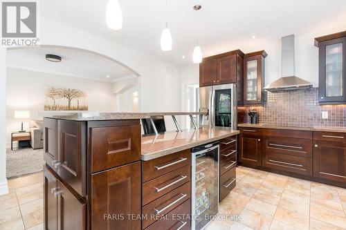 2 Reillys Run, Springwater (Minesing), ON - Indoor Photo Showing Kitchen With Upgraded Kitchen