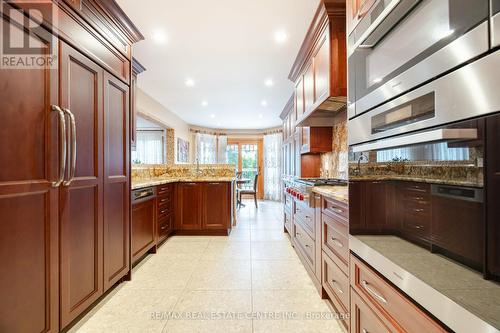 1542 Duncan Road, Oakville (Eastlake), ON - Indoor Photo Showing Kitchen With Upgraded Kitchen