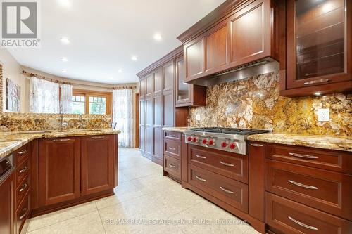 1542 Duncan Road, Oakville (Eastlake), ON - Indoor Photo Showing Kitchen With Upgraded Kitchen