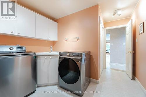 1542 Duncan Road, Oakville (Eastlake), ON - Indoor Photo Showing Laundry Room