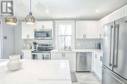 1233 Coric Avenue, Burlington, ON - Indoor Photo Showing Kitchen With Stainless Steel Kitchen With Upgraded Kitchen