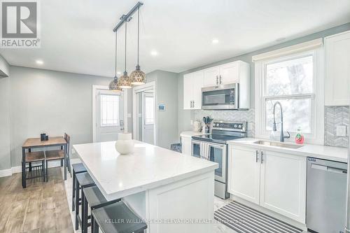 1233 Coric Avenue, Burlington, ON - Indoor Photo Showing Kitchen