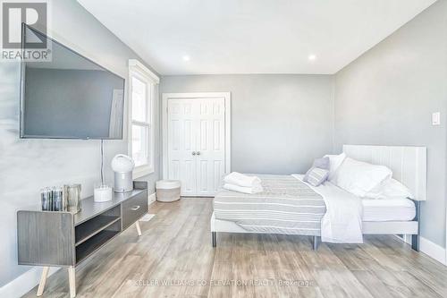 1233 Coric Avenue, Burlington, ON - Indoor Photo Showing Bedroom