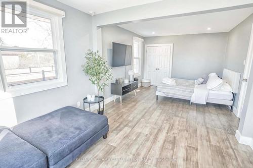 1233 Coric Avenue, Burlington, ON - Indoor Photo Showing Bedroom