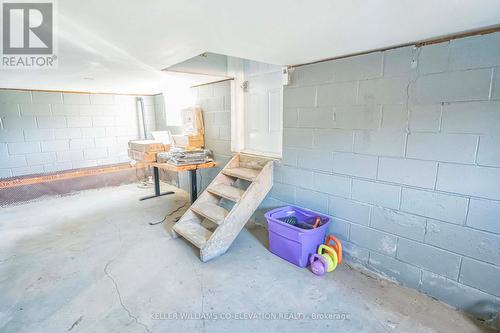 1233 Coric Avenue, Burlington, ON - Indoor Photo Showing Garage