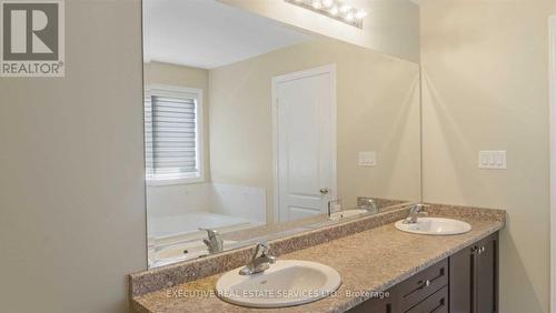 6 Gosling Street, Brampton, ON - Indoor Photo Showing Bathroom