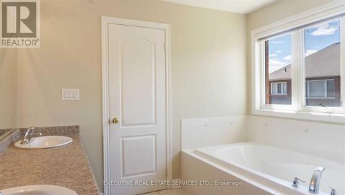 6 Gosling Street, Brampton, ON - Indoor Photo Showing Bathroom