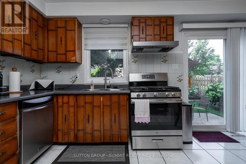 18 Luminous Court, Brampton (Heart Lake West), ON - Indoor Photo Showing Kitchen