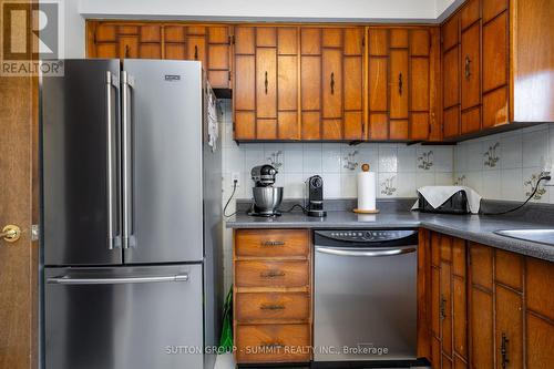 18 Luminous Court, Brampton (Heart Lake West), ON - Indoor Photo Showing Kitchen