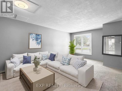 11 - 135 Andover Drive, London, ON - Indoor Photo Showing Living Room