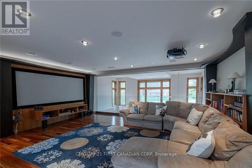 60 Sir Robert Place, Middlesex Centre (Arva), ON - Indoor Photo Showing Living Room