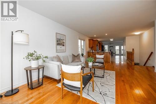 803 23Rd Street E, Owen Sound, ON - Indoor Photo Showing Living Room