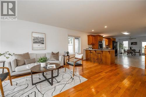 803 23Rd Street E, Owen Sound, ON - Indoor Photo Showing Living Room