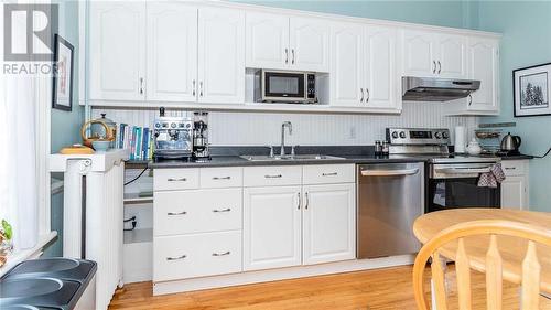 160 Sydney Street, Saint John, NB - Indoor Photo Showing Kitchen