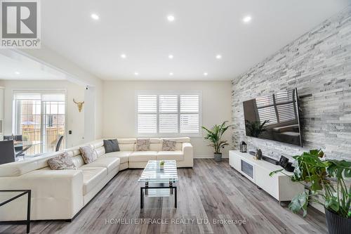 23 Callandar Road, Brampton (Northwest Brampton), ON - Indoor Photo Showing Living Room