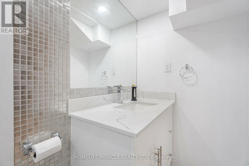 23 Callandar Road, Brampton (Northwest Brampton), ON - Indoor Photo Showing Bathroom