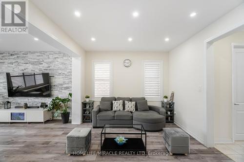 23 Callandar Road, Brampton (Northwest Brampton), ON - Indoor Photo Showing Living Room