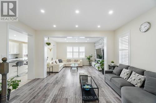 23 Callandar Road, Brampton, ON - Indoor Photo Showing Living Room