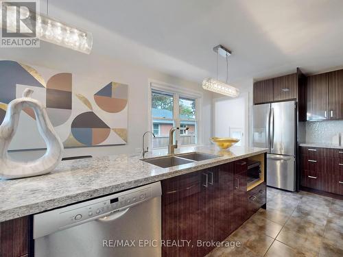 2180 Mount Royal Avenue, Burlington (Mountainside), ON - Indoor Photo Showing Kitchen With Double Sink With Upgraded Kitchen