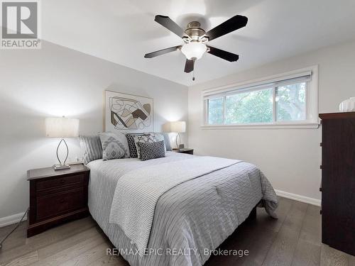 2180 Mount Royal Avenue, Burlington (Mountainside), ON - Indoor Photo Showing Bedroom