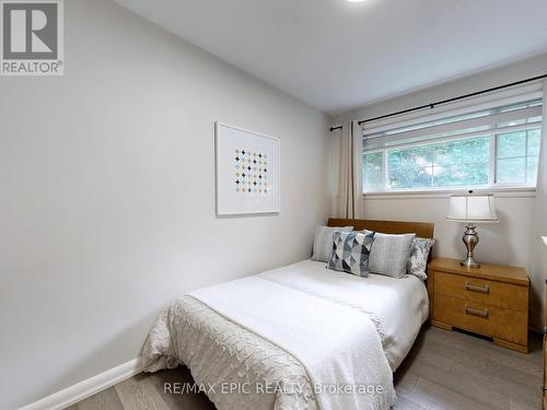 2180 Mount Royal Avenue, Burlington (Mountainside), ON - Indoor Photo Showing Bedroom