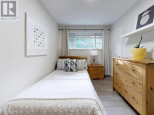 2180 Mount Royal Avenue, Burlington (Mountainside), ON - Indoor Photo Showing Bedroom