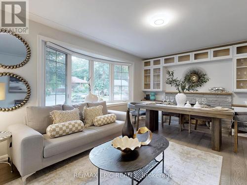 2180 Mount Royal Avenue, Burlington (Mountainside), ON - Indoor Photo Showing Living Room