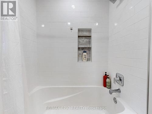 2180 Mount Royal Avenue, Burlington (Mountainside), ON - Indoor Photo Showing Bathroom